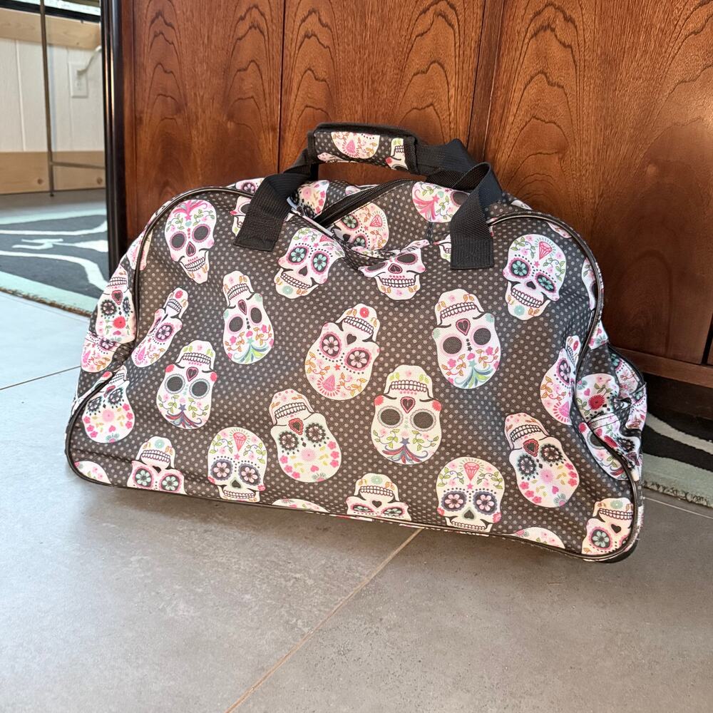 Betsey Johnson "Skull‎ Party" Wheeled Weekender Rolling Duffle Pink Rose Tag
